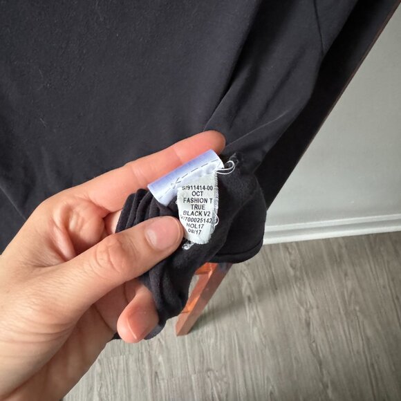 GapFit Long Sleeve Scoop Neck Performance Top - Picture 2 of 5